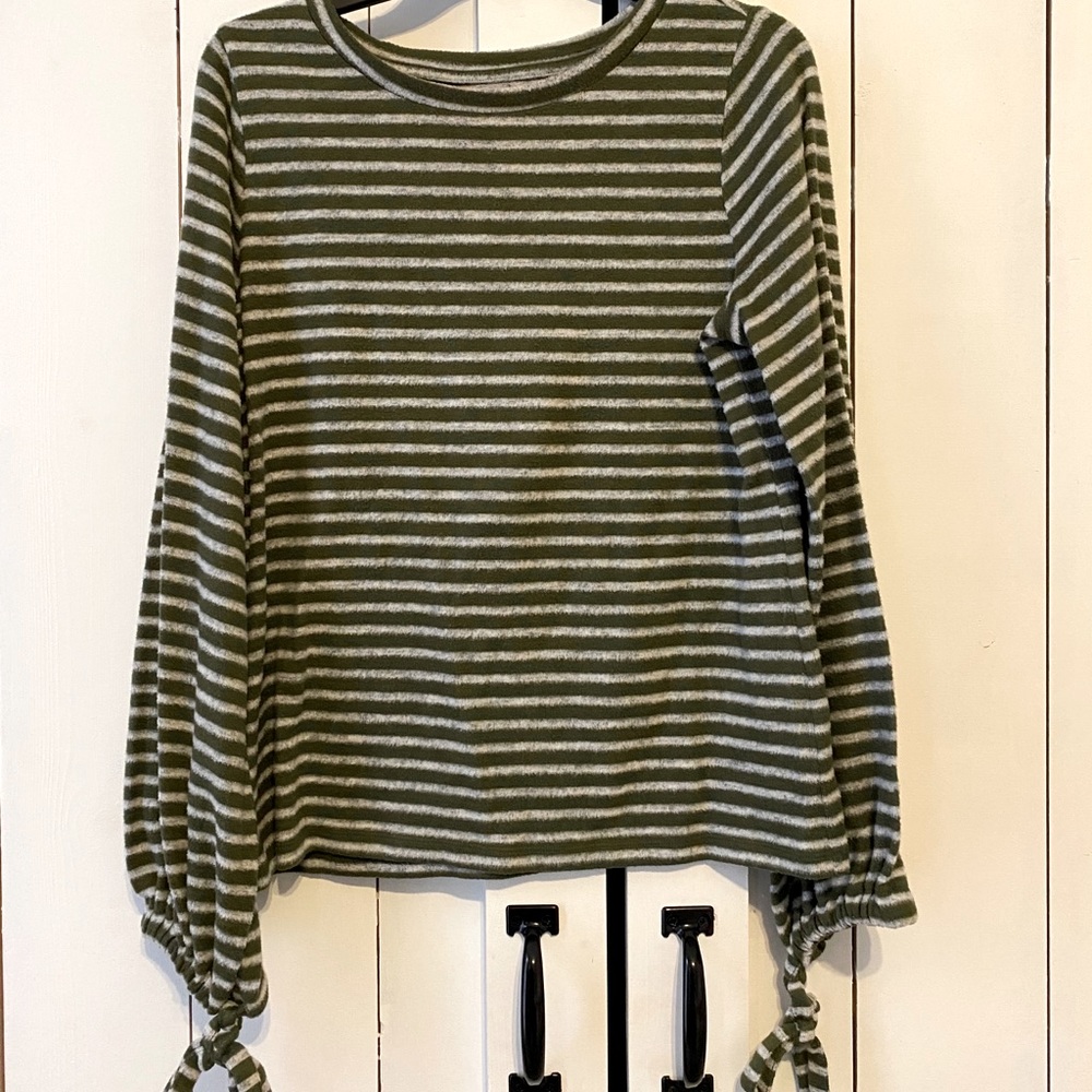 Women’s M a.n.a. Sweater
